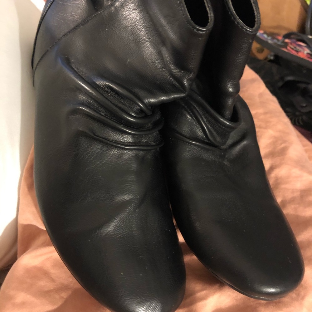 Pull on booties